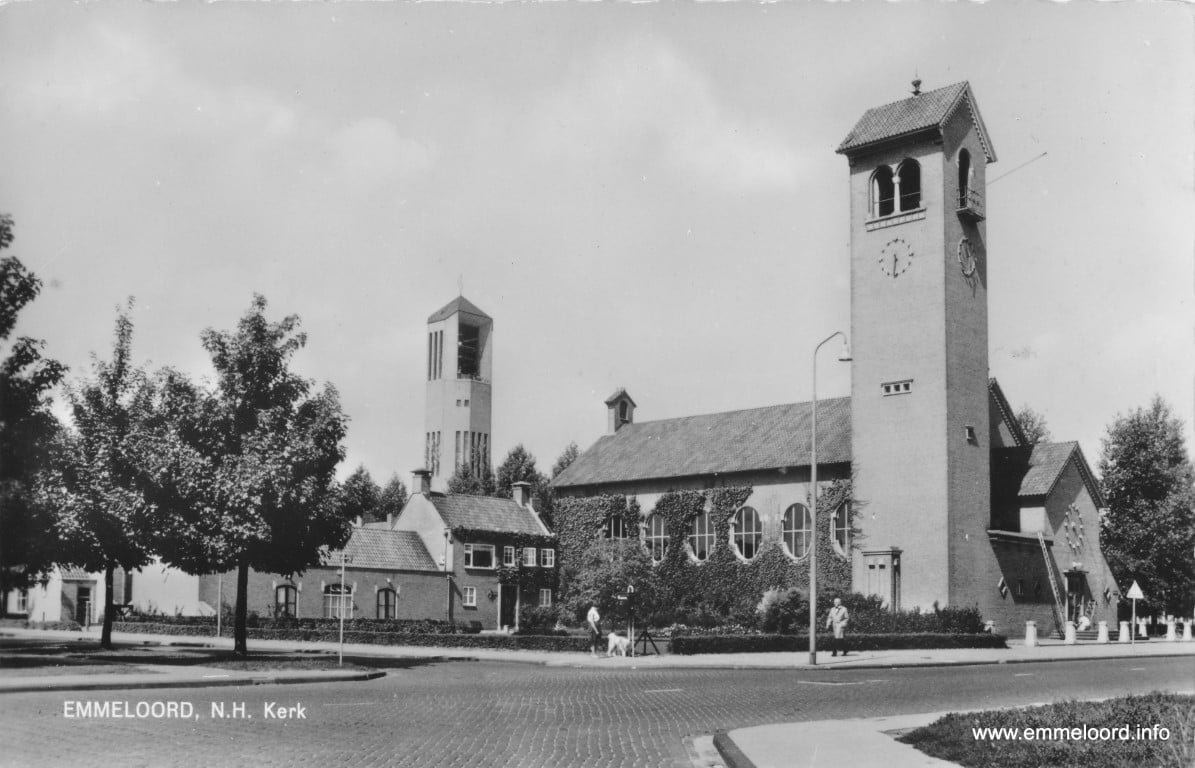 Kerk-Hoeksteen3.jpg Kerk-Hoeksteen3.jpg